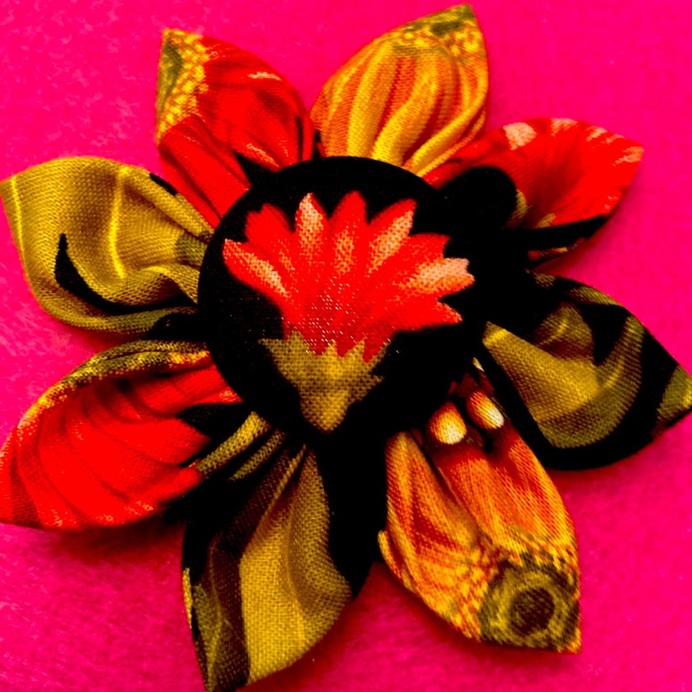 Beautiful fabric broach.  Magnetic clip.